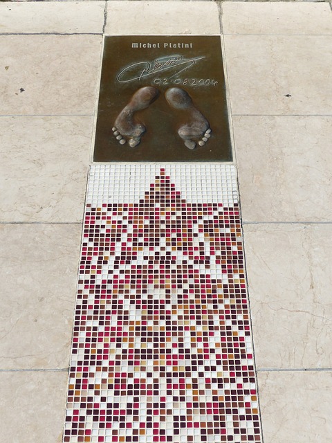 欧预赛残阵荷兰复仇不易 法国全身而退成定局.